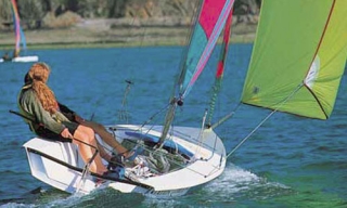 Manoeuvrer un deriveur a Cannes